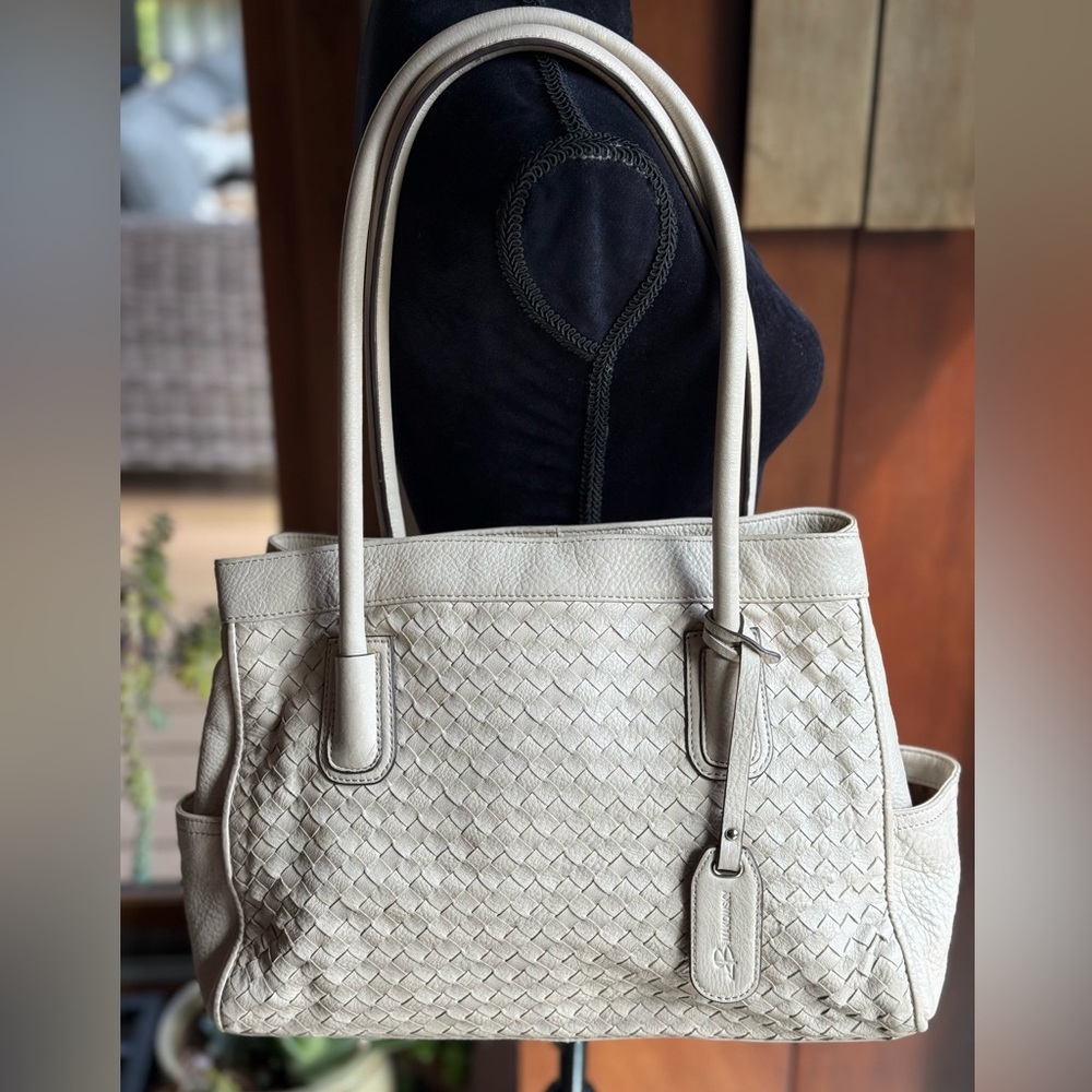 b.Makowsky basket weave leather shoulder bag. Timeless and classy. Ivory, EUC